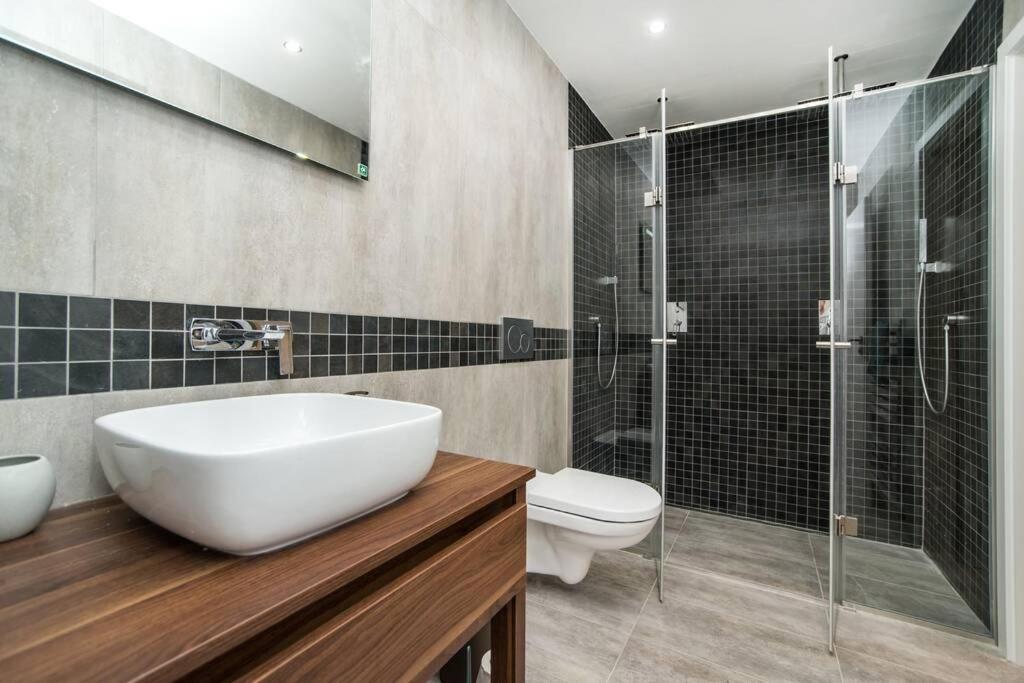 Old Town 1 Bedroom Oasis With Ac And Double Shower Prague Extérieur photo