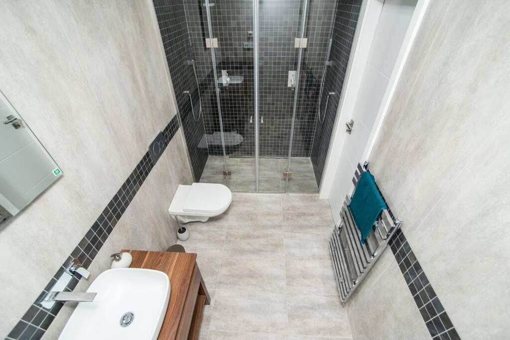 Old Town 1 Bedroom Oasis With Ac And Double Shower Prague Extérieur photo