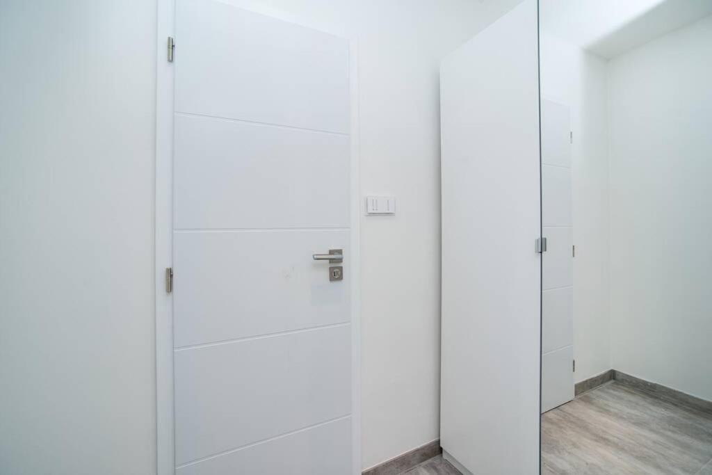 Old Town 1 Bedroom Oasis With Ac And Double Shower Prague Extérieur photo